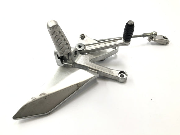 Aprilia RST 1000 Futura [2002] - Driver Footran aan de linkerkant met versnellingshendel en koppeling