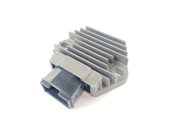 Honda CBR 900 RR SC33 [1996] - Régulateur redresseur