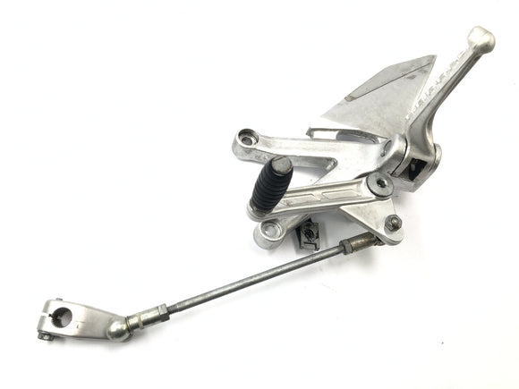 Aprilia RST 1000 Futura [2002] - Driver Footran aan de linkerkant met versnellingshendel en koppeling