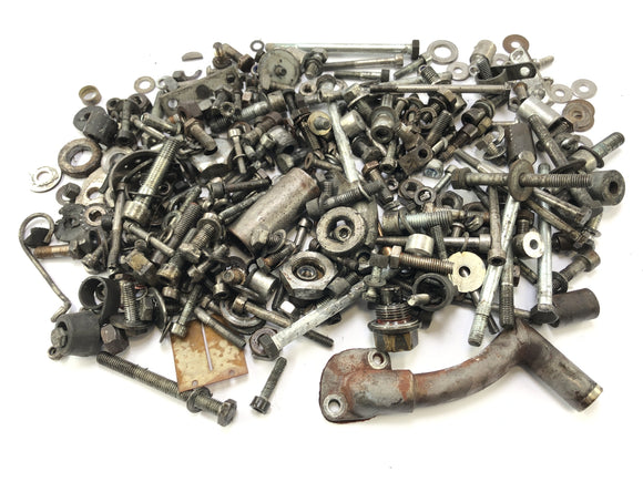 Moto Guzzi V 1000 VG [1980] - Jäännösosat ja ruuvit ovat nippuja