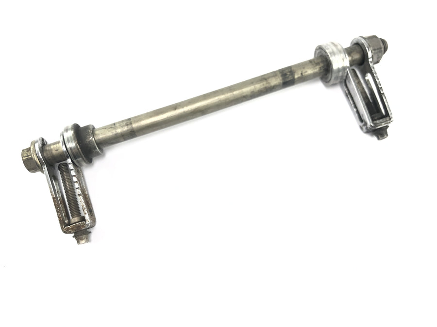 Triumph Bonneville T100 986MF [2012] - Rear wheel axle axle with chain tensioner