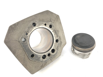 Moto Guzzi California II VT [1985]  - 右側にピストンが付いたシリンダー