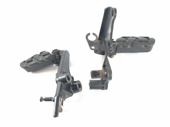 ヤマハXT 660 DM01 [2004]  - ホルダーとフットレストの左と時刻のドライバーのフットレスト