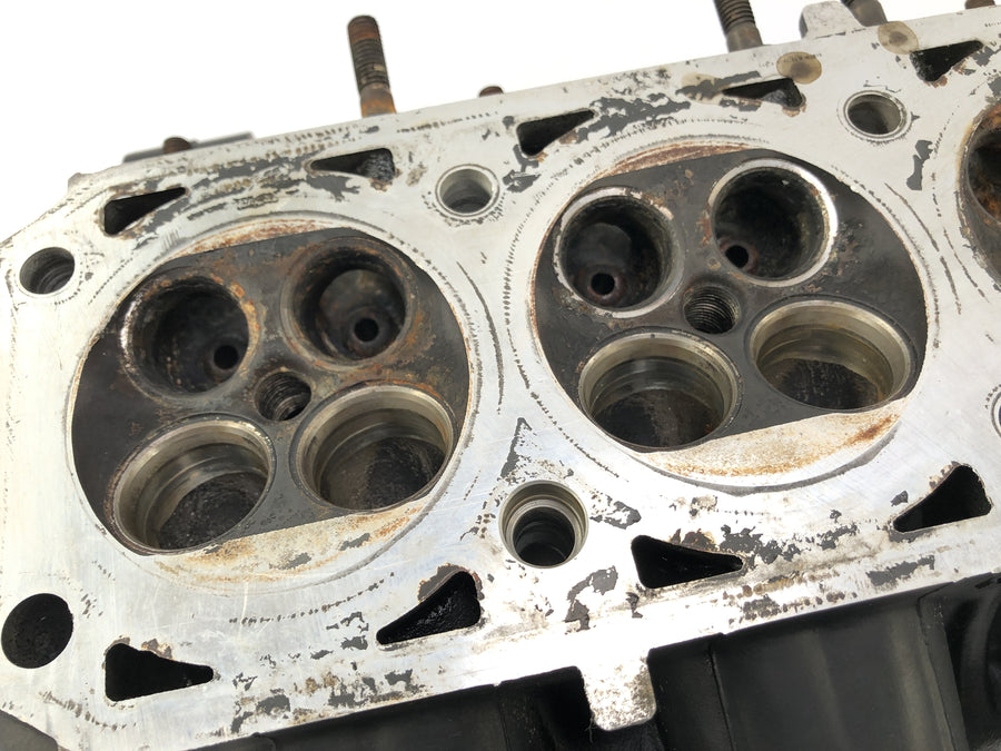 Kawasaki GPZ 1000 RX [1987] - Cylinderhuvudet är inte komplett