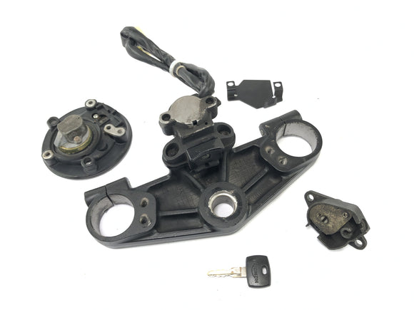 Triumph Daytona 900 T300 [1993] - Lock Set With Fork Bridge na trava da trava do tanque superior