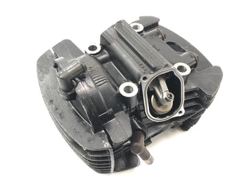 Yamaha XVS 650 Drag Star VM03 [2001] - Sylinterin pää takana