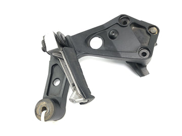 Triumph Daytona 900 T300 [1993] - Footrest z uchwytem pielęgnacji z tyłu w lewo