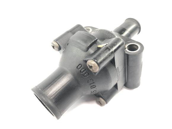 KTM 640 Adventure LC4 [2001] - termostaattikotelon jäähdytysveden jakajan jäähdytysjärjestelmän liitäntä