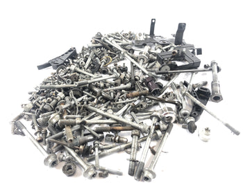 BMW K 1300 S K12S [2010]  - 螺钉和残留零件被固定