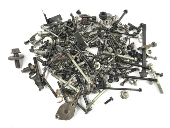 Kawasaki VN 1600 Mean Streak VNT60B [2005] - Schrauben und Restteile Konvolut