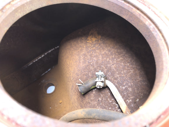 Ducati 900 SS [1991] - Poškozený nádrž na benzín musí být svařován