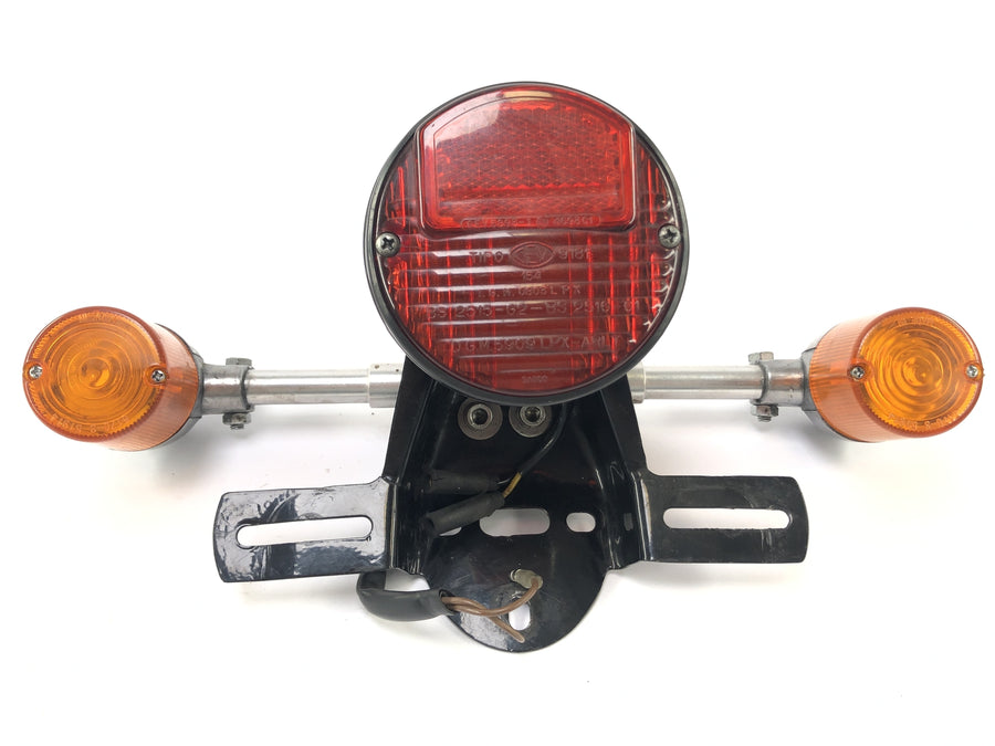 Moto Guzzi V7 Special [1971] - bakljus med indikatorer och registreringsskyltinspelning