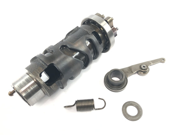 Yamaha MT 03 RM02 [2007] - pružinový mechanismus řazení segmentu řazení řadicího bubnu