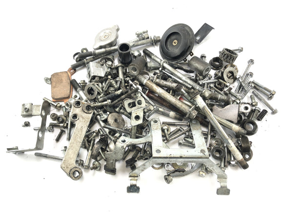 SWM SM 125 R [2018] - Restdeler og skruer er bunt