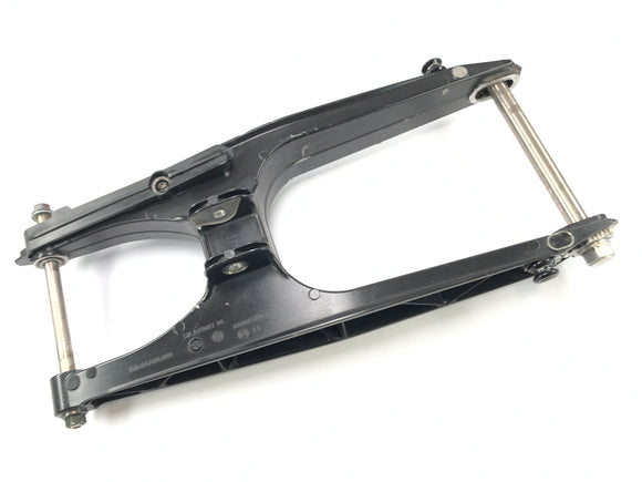 KTM 690 SM Prestige [2007] - Suestando o elemento de balanço do braço de balanço da roda traseira