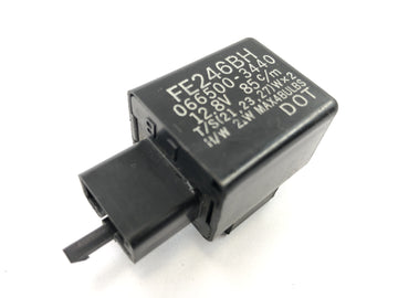 川崎GPZ 1100 ZXT10E [1997]  - シグナルラックコントロールユニットのスイッチングリレーオートバイをターン