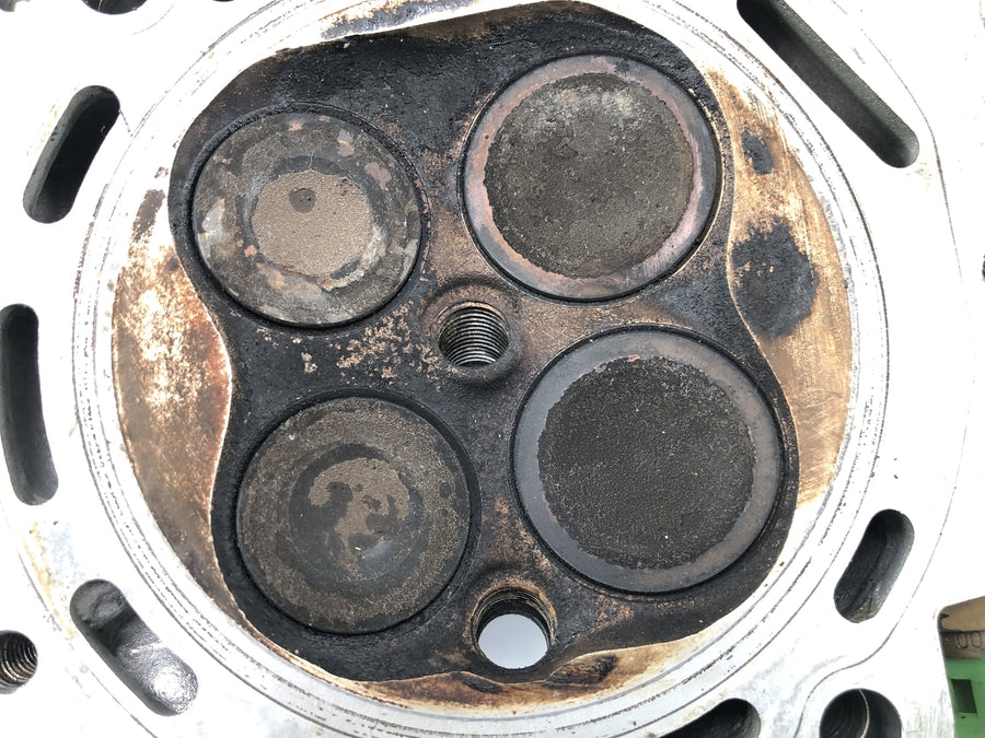 Aprilia SL 1000 Falco PA [2000] - Cabeça do cilindro na parte de trás