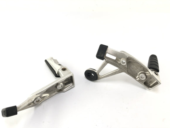 BMW R 1200 R [2007] - Soziusfußrasten links und rechts mit Halter