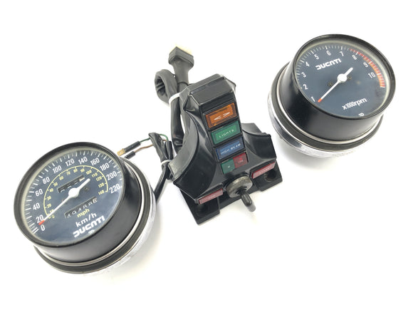 Ducati SL 600 Pantah [1982] - фитинги кабины такометр с управляющими огнями и замком зажигания