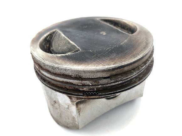 Cagiva Elefant 650 [1984] - Sylinteri mäntien kanssa takana