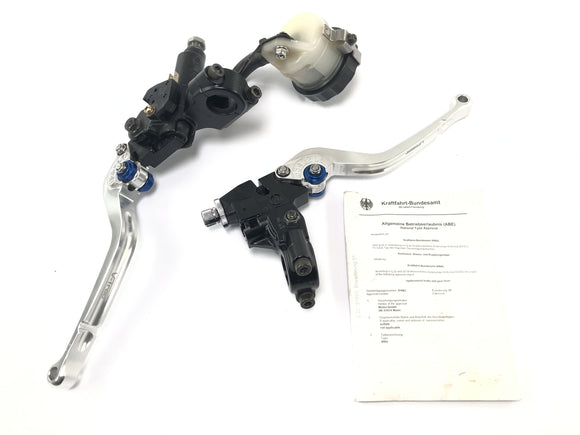 Triumph Sprint St 1050 [2005]  -  V Trecレバーと阿部とのハンドブレーキポンプとクラッチフィッティング