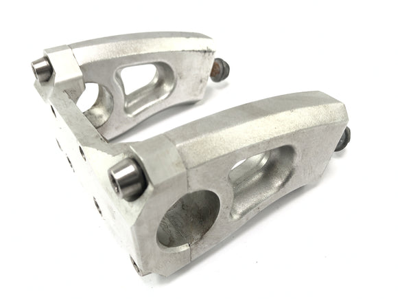 Moto Guzzi Stelvio 1200 4V [2009] - Hlavní držáky na řídítka na řídnici