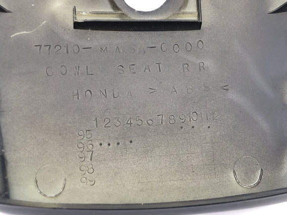 Honda CBR 900 RR Fireblade SC33 [2000] - Держатель замка задней крышки, центральная задняя крышка обтекателя