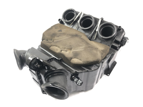 Triumph Speed ​​​​Triple T509 [1998] - Ilmansuodatinkotelon ilmalaatikko