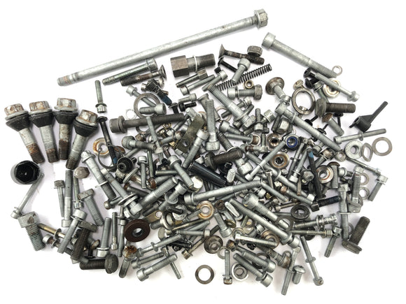 BMW R 1150 R R21 [2003] - Restdeler og skruer er bunt