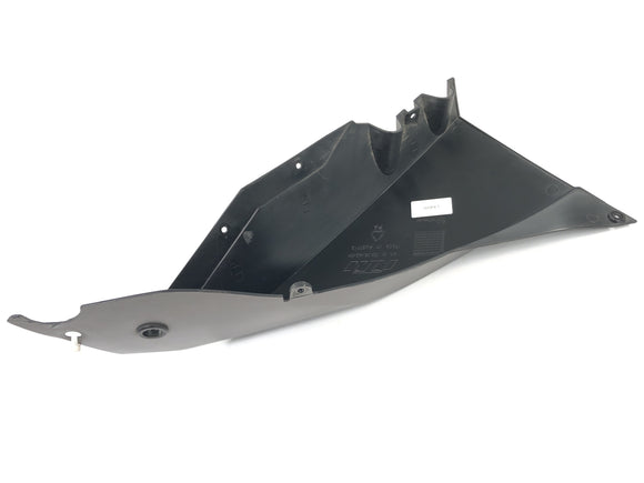 KTM 690 SM Prestige [2007] - Oczyszczanie okładki okładziny po prawej stronie