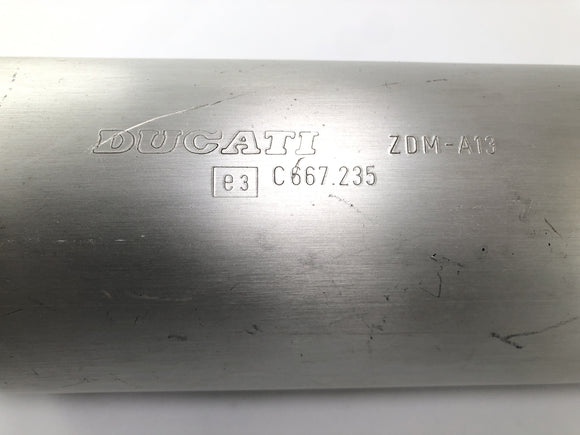 Ducati Monster M600 [1995] - Pakokaasupäästövaimentimen äänenvaimentimen oikealla puolella kulumismerkkejä