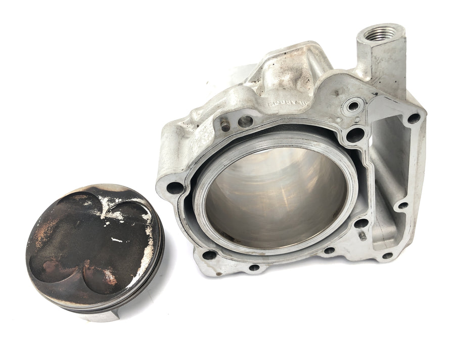 Aprilia RSV 1000 RP Mille [2001] - cylindre avec piston à l'avant