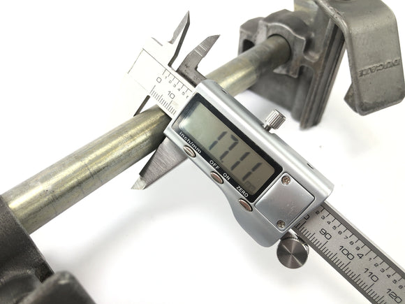 Ducati Monster M600 [1995] - Задняя ось с осью осью цепного натяжения