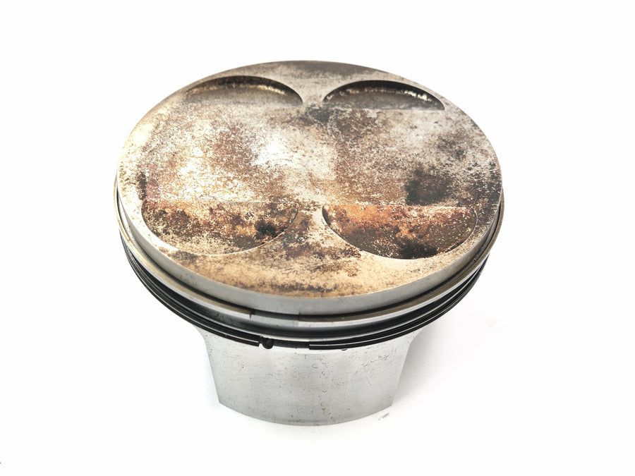 Aprilia RST 1000 Futura [2002] - sylinteri mäntien kanssa edessä