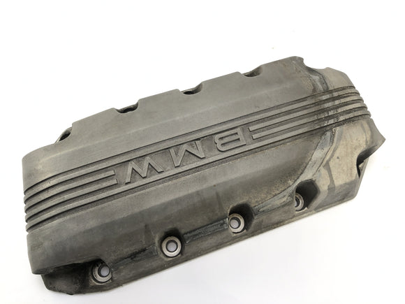 BMW K 100 RT [1988] - víko hlavy válce z výstředního víka na pouzdro.