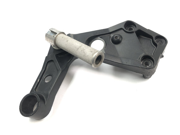 Triumph Daytona 900 T300 [1996] - Soporte reposapiés pasajero reposapiés izquierdo