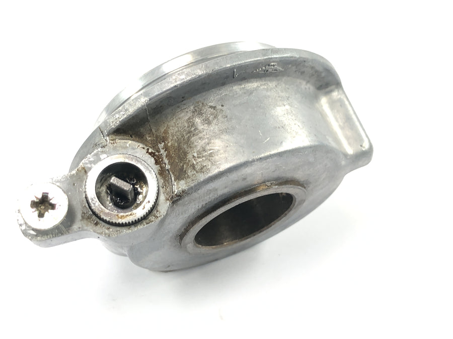 Triumph Daytona 900 T300D [1996] - Nopeusmittarin akselin käyttö Nopeusmittarin vetoetupyörä