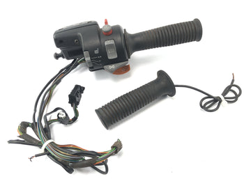 BMW K 1200 GT K12 [2003] - Montáž na řídítka, přepínač na řídítkách vpravo s rukojetí plynu a vyhřívanými rukojeťmi