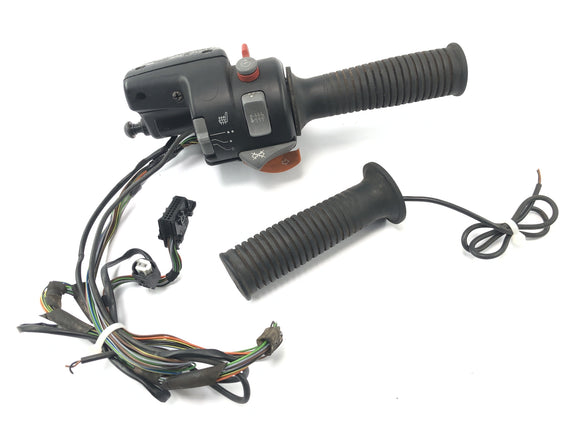 BMW K 1200 GT K12 [2003] - Montáž na řídítka, přepínač na řídítkách vpravo s rukojetí plynu a vyhřívanými rukojeťmi