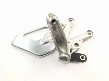 Aprilia RSV 1000 R [2004] - Fahrerfußraste rechts Fußraste mit Halter - 0