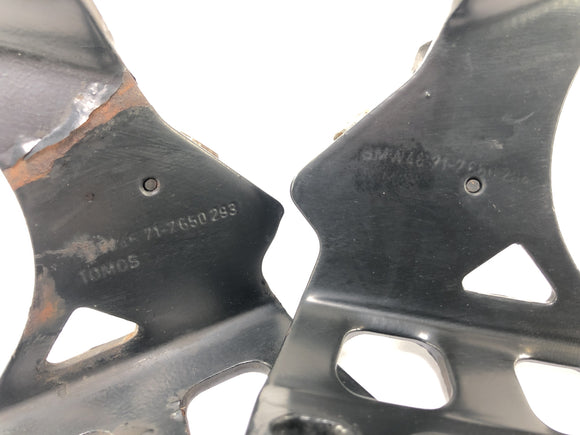 BMW F 650 GS Dakar [2007] - Os apoios para os pés do motorista à esquerda e direita com o suporte