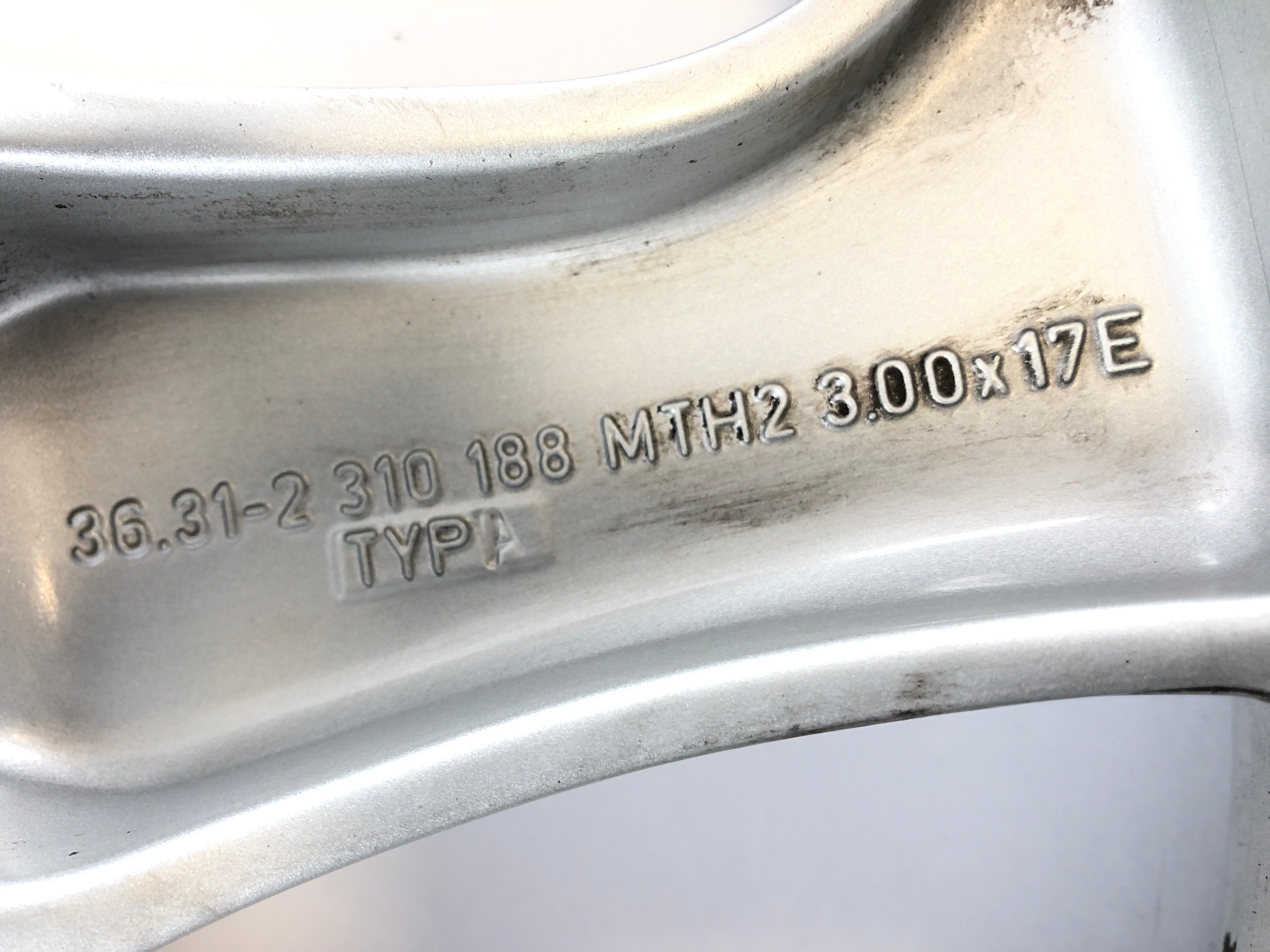 BMW K 1100 LT [1991] - Rear wheel rim 3.00 x 17" - 0