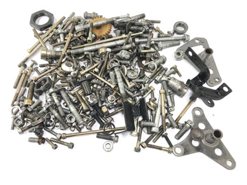 Aprilia SL 1000 Falco PA [2000] - Los tornillos y las piezas residuales se convolidan