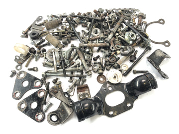 Yamaha XT 600 43F [1985] - Zbytkové části a šrouby jsou svazek