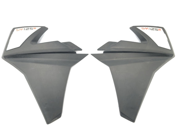 SWM SM 125 R [2018] - Koeler bekleding zijde delen bekleding op de linkeronder plastic