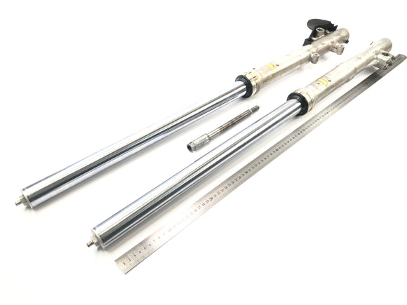 Honda XL 600 R PD03 [1986] - Fork legs telescopic fork with thru axle