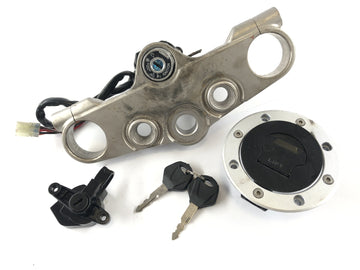 スズキGSF 1200 S Bandit WVA9 [2003]  - イグニッションロックタンクロックの上にフォークブリッジを備えた錠前屋