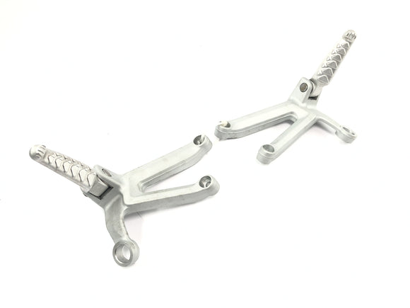 Aprilia RSV 1000 R [2004] - Soziusfußrasten mit Halter Fußrastenanlage hinten links und rechts