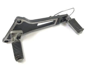 Kawasaki GPZ 1000 RX [1987] - Fotstödplattan till vänster med fotstöd