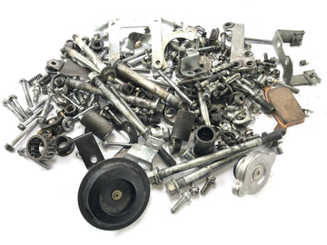 SWM SM 125 R [2018] - Les pièces résiduelles et les vis sont un bundle